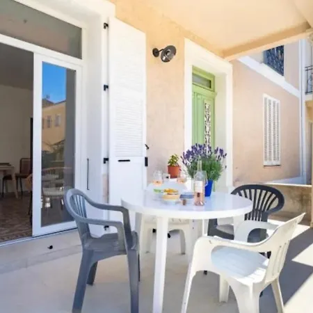 Remarquable T2 Avec Terrasse Carqueiranne