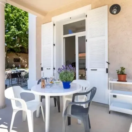 Remarquable T2 Avec Terrasse Διαμέρισμα *