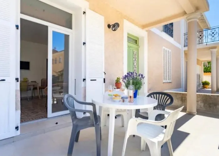 Remarquable T2 Avec Terrasse Carqueiranne