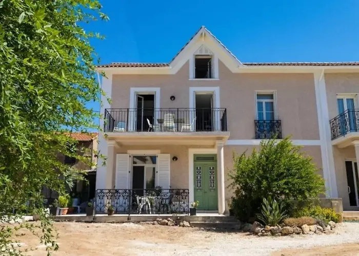 Remarquable T2 Avec Terrasse Carqueiranne